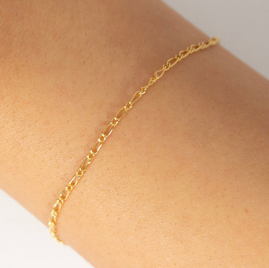 Permanent Jewelry Gold filled Bracelet Figure 8 Double Link Chain displayed on a women’s hand 