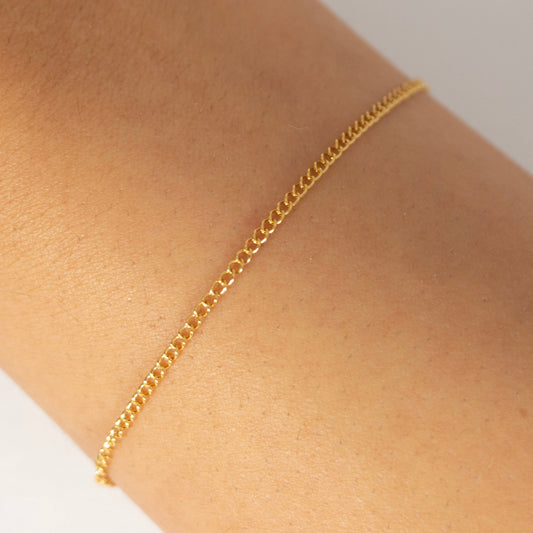 Permanent Jewelry Gold filled Bracelet 
Small Curb Chain on a women’s hand - TPAIGE Jewelry